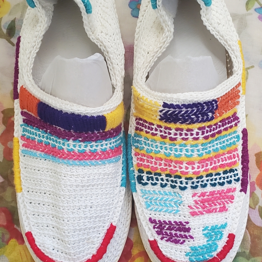 Women's traditional handmade shoes (Giveh)